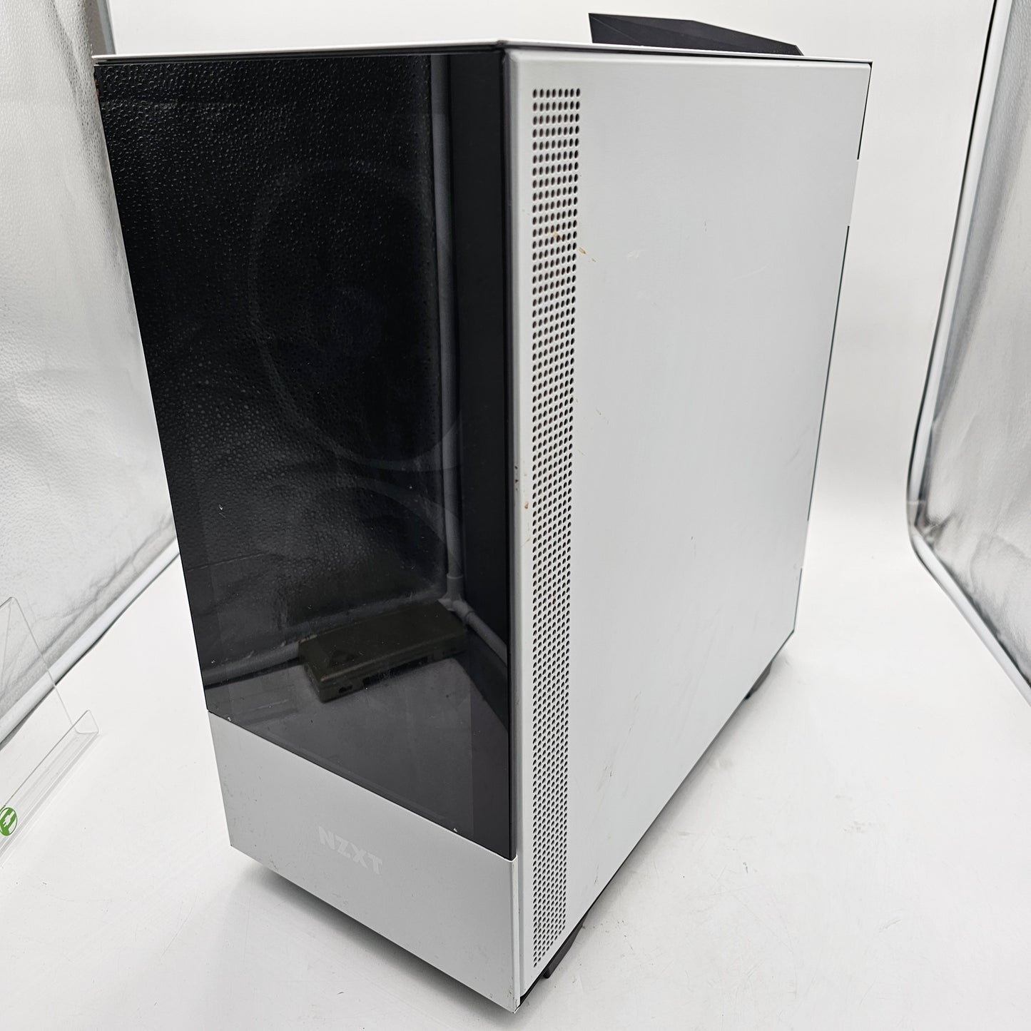 NZXT Custom PC i7-8700K 3.70GHz 32GB RAM 1TB SSD GeForce RTX 3070 Ti No OS