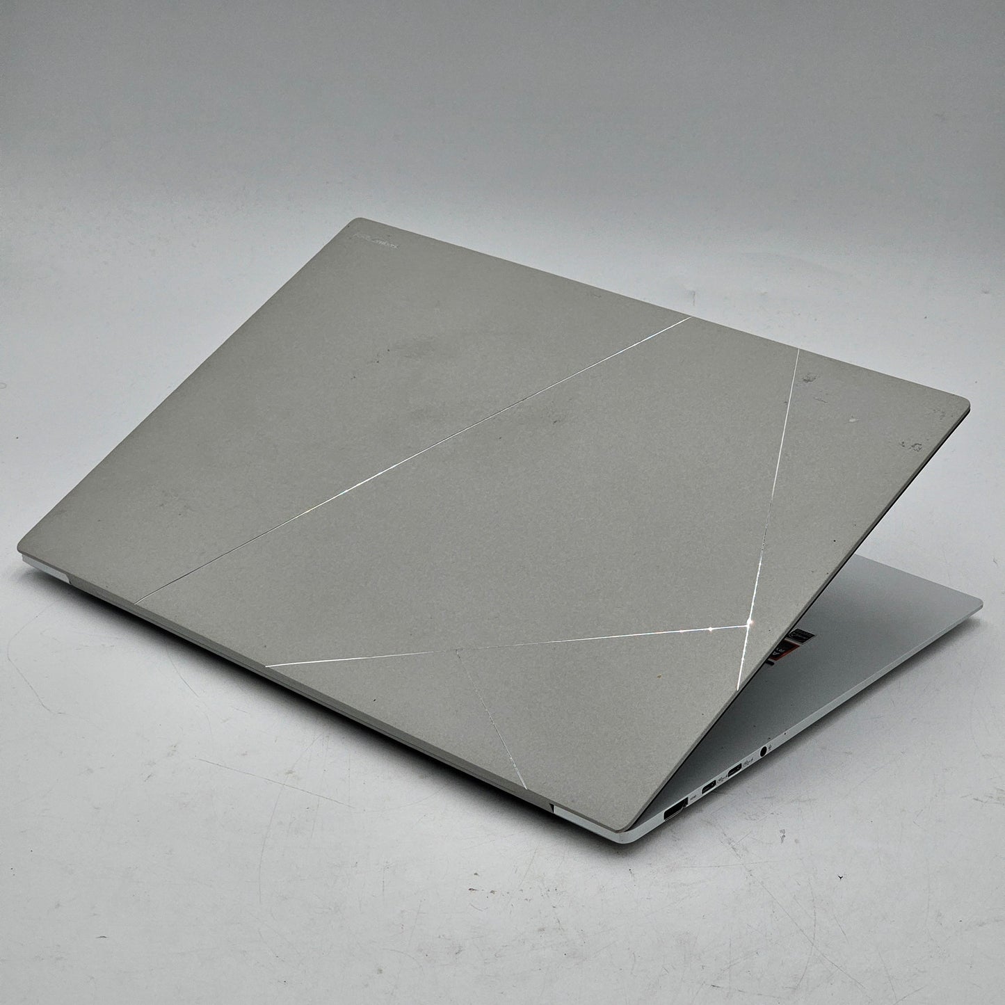 Asus Zenbook S 16 UM5606W 16" AMD AI 9 365 2.0GHz 24GB RAM 1TB SSD