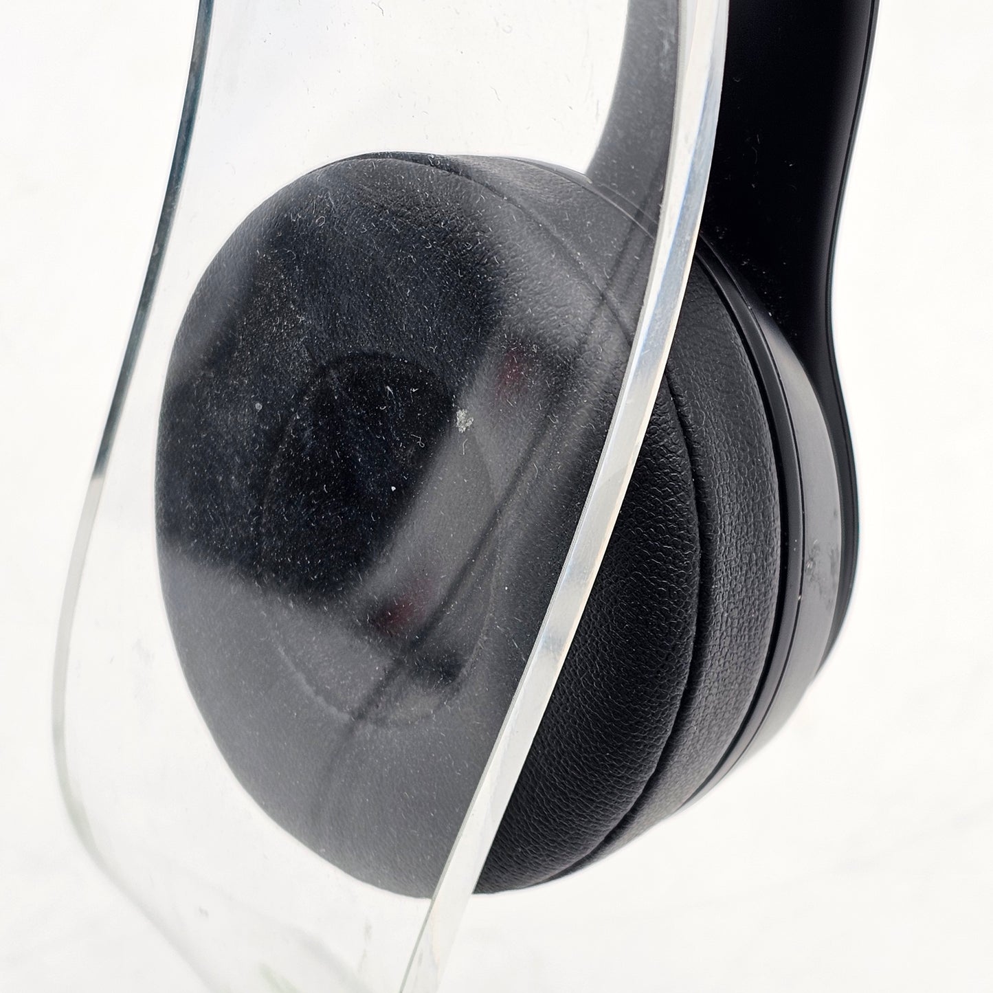 Beats Solo3 Wireless Over-Ear Bluetooth Headphones Black MNEN2LL/A