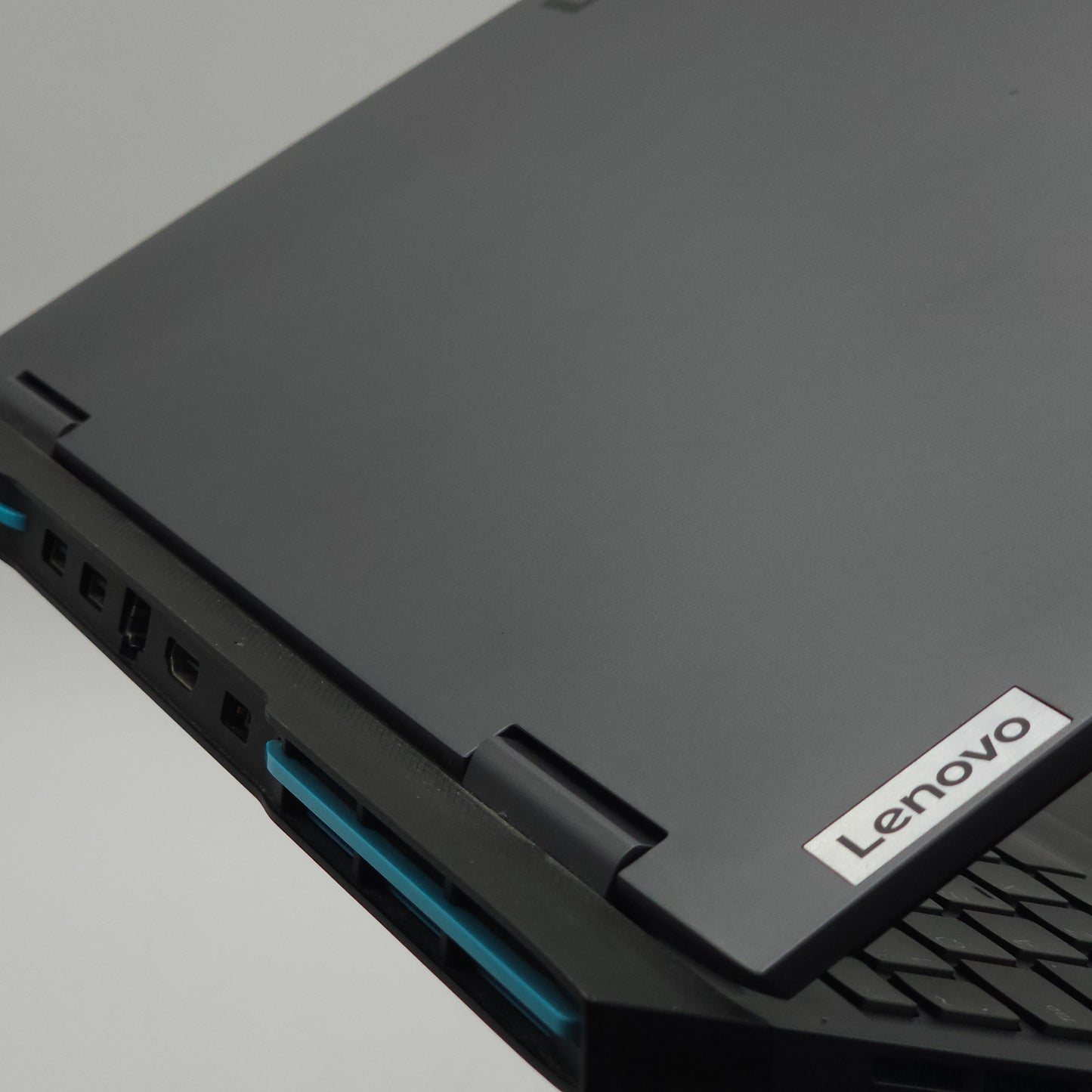 Lenovo LOQ 15.6" i5-13420H 2.1GHz 16GB RAM 512GB SSD GeForce RTX 3050