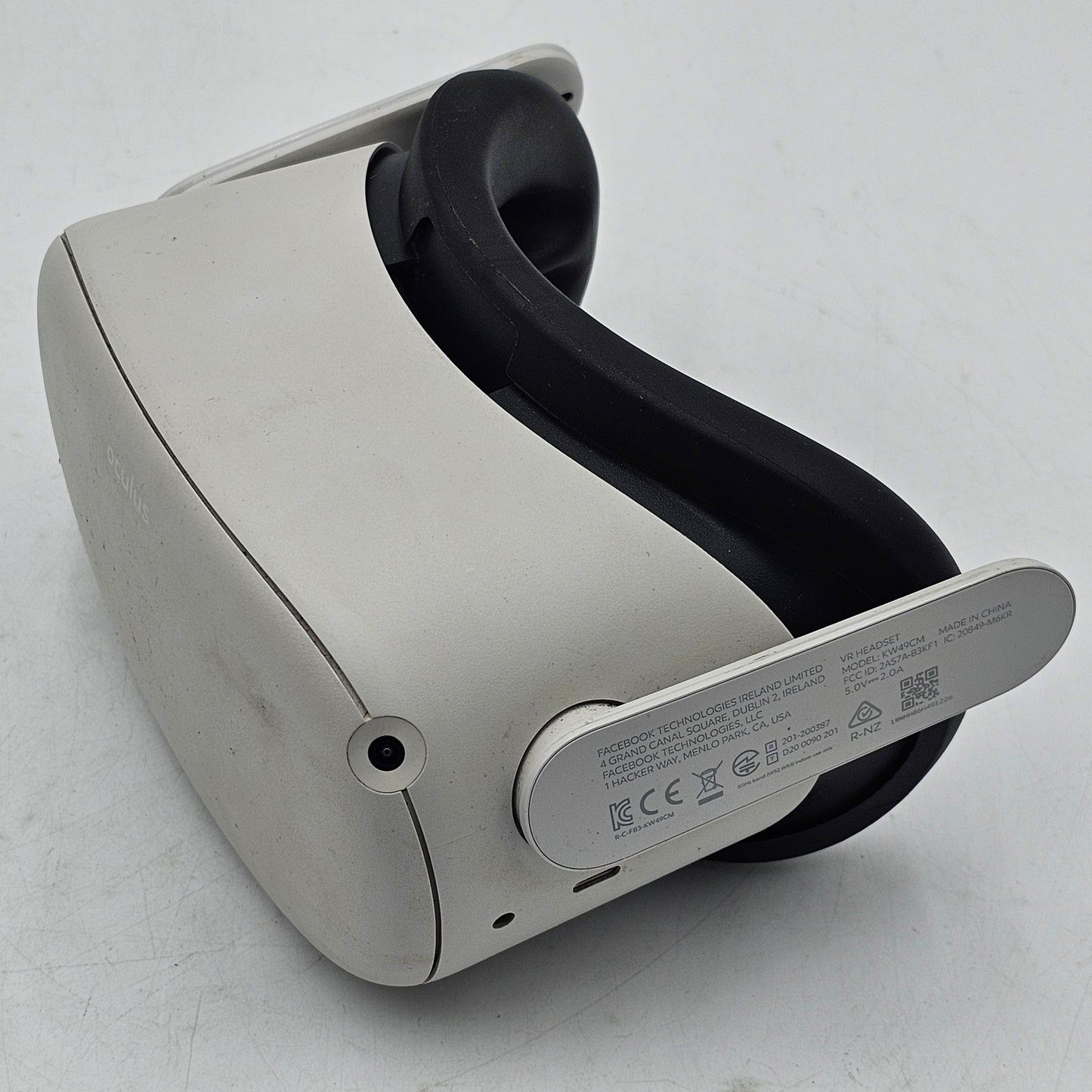 Meta Quest 2 128GB VR Headset with Touch Controllers White
