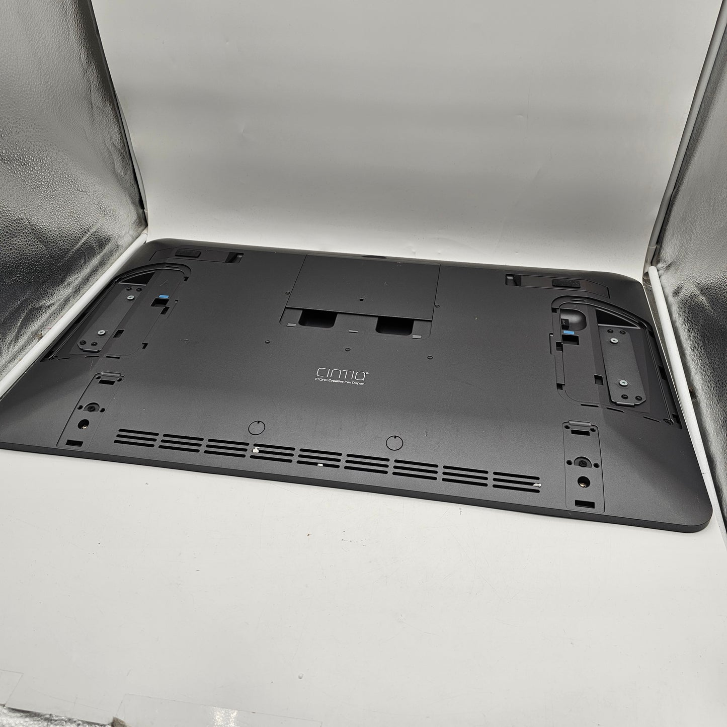 Wacom Cintiq 27QHD Ergo Stand Tablet 2560x1440