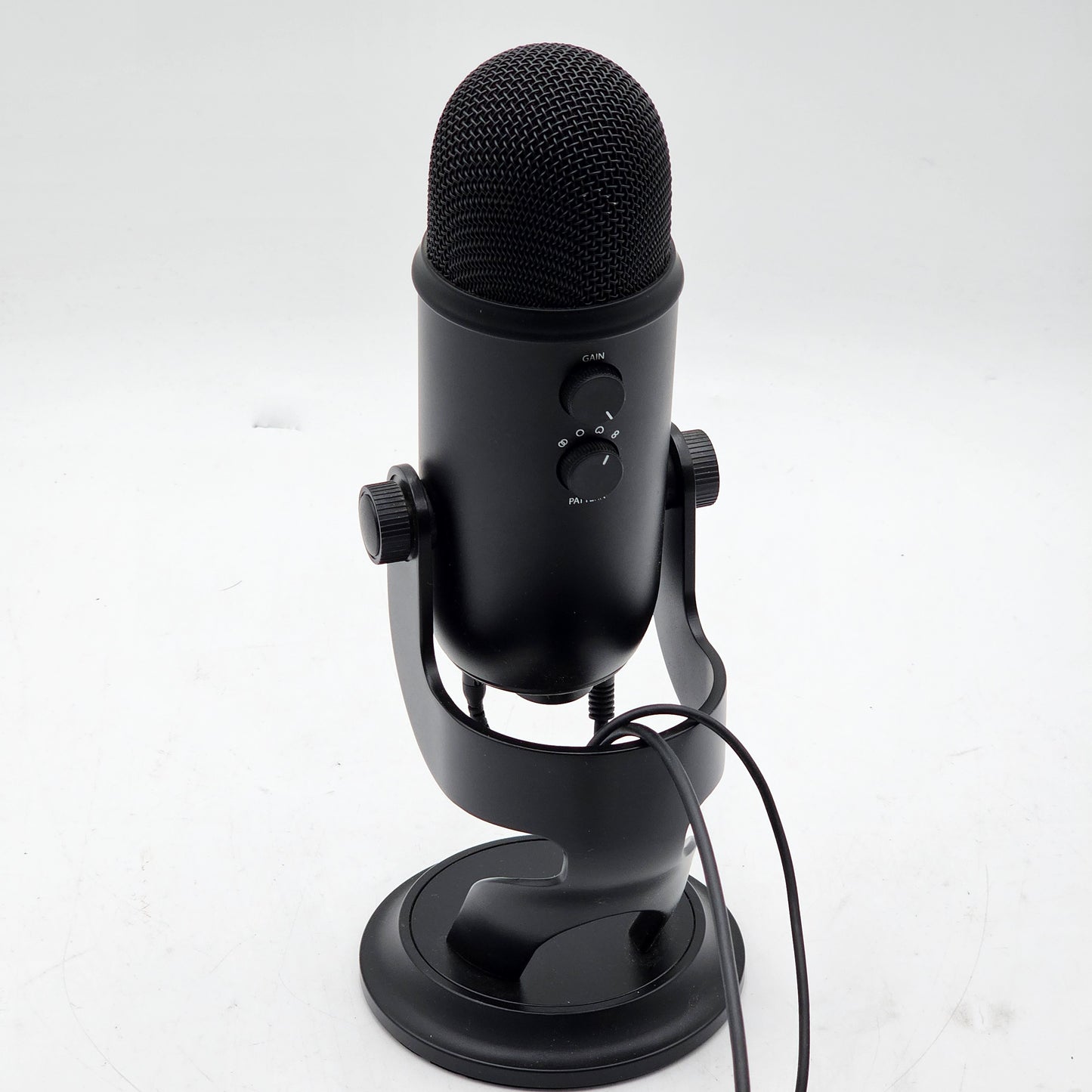 Blue Yeti Professional Multi-Pattern USB Condenser Microphone