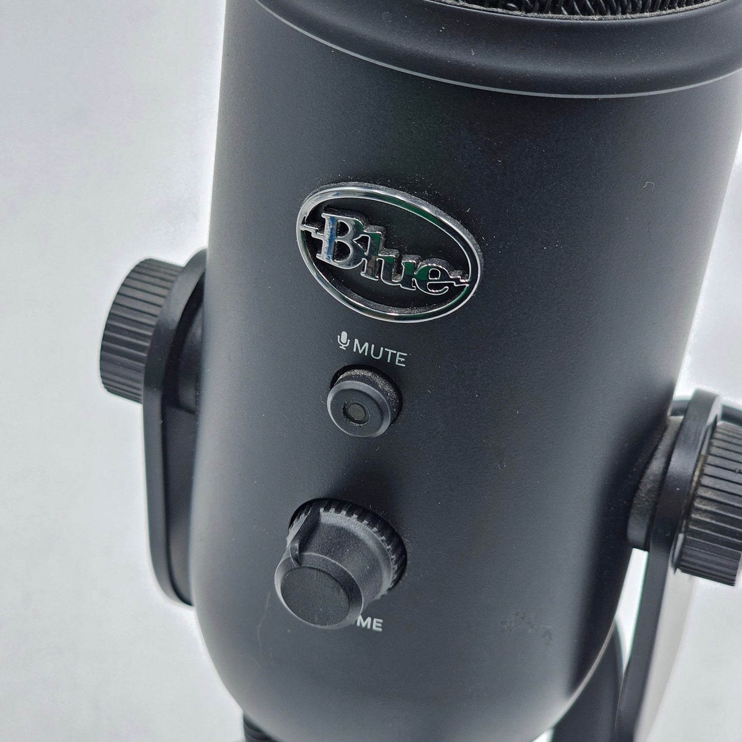 Blue Yeti Professional Multi-Pattern USB Condenser Microphone