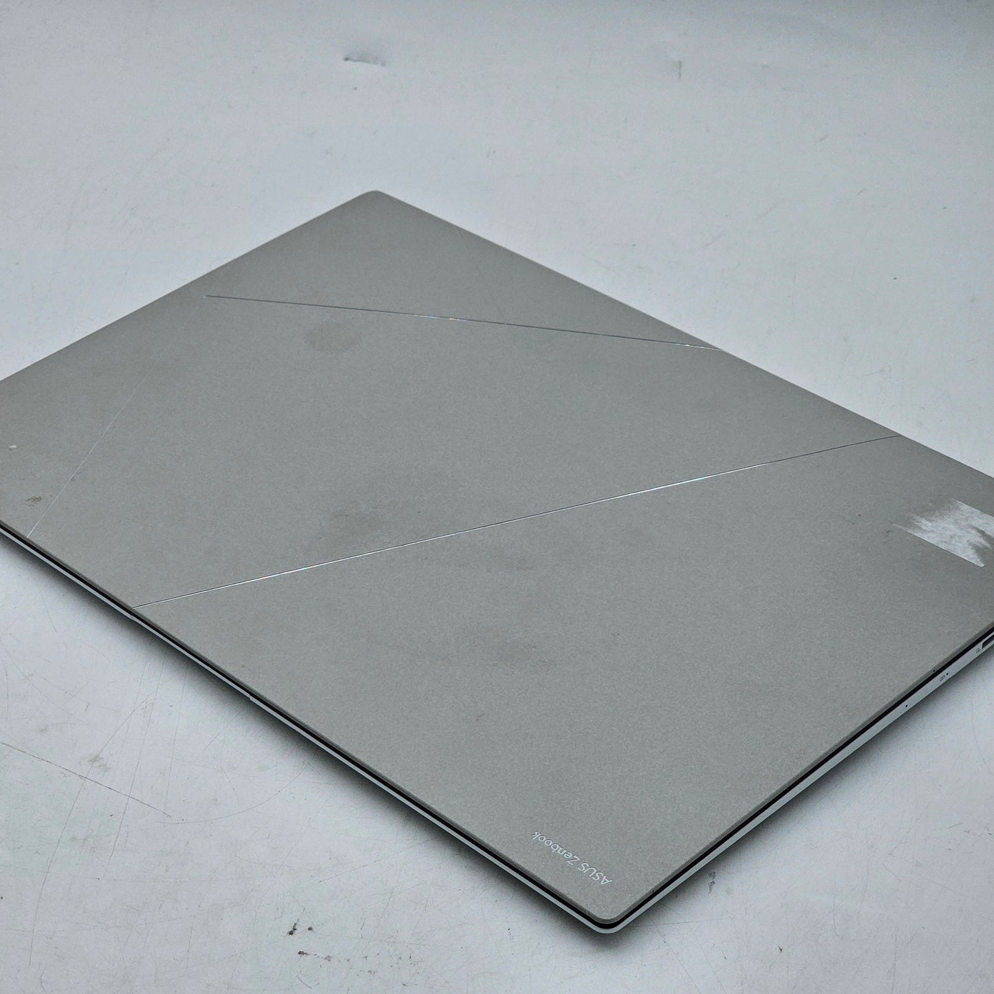 Asus Zenbook S 16 UM5606W 16" Ryzen AI 9 365 2.0GHz 24GB RAM 1TB SSD Radeon 880M