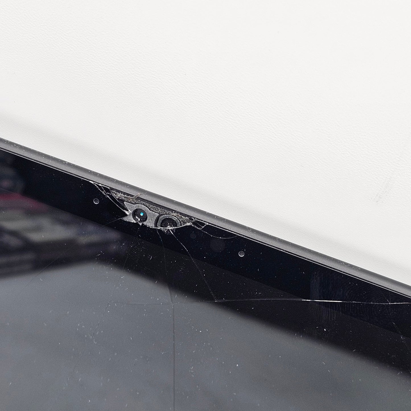 Broken Microsoft Surface Pro 8 Model 1876 128GB Cracked Screen
