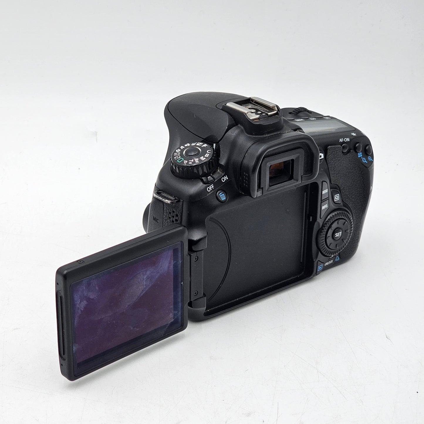 Canon EOS 60D 18.0MP Digital SLR DSLR Camera