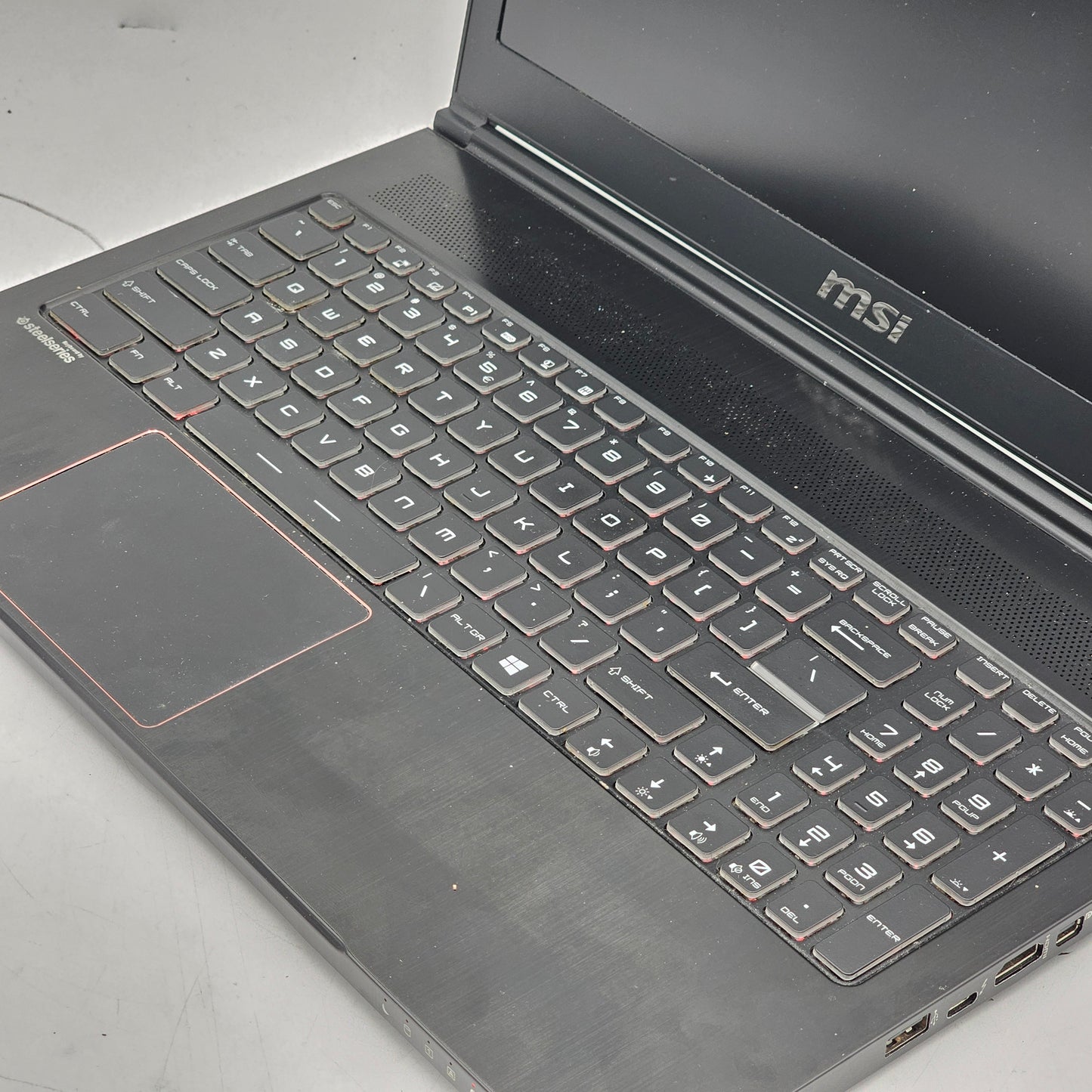 MSI Stealth Pro GS63 15.6" i7-6700HQ 2.6GHz 500GB SSD GeForce GTX 1060