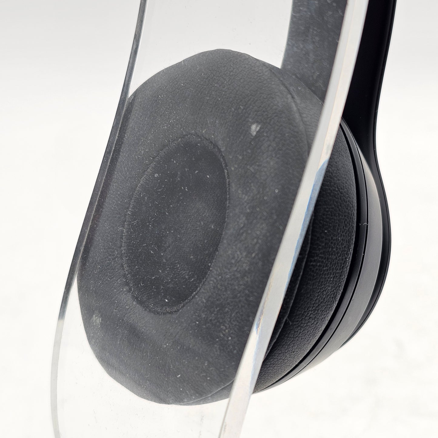 Beats Solo3 Wireless Over-Ear Bluetooth Headphones Black MX432LL/A