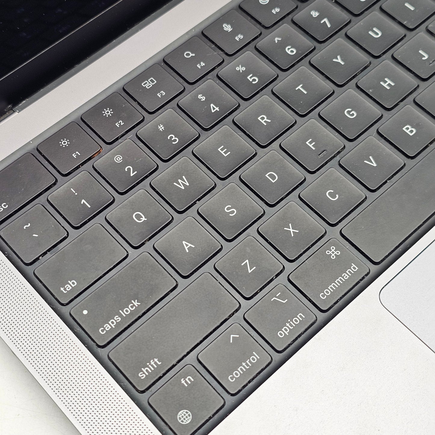 2021 Apple MacBook Pro 14" M1 Pro 14C GPU 3.2GHz 16GB RAM 512GB SSD A2442