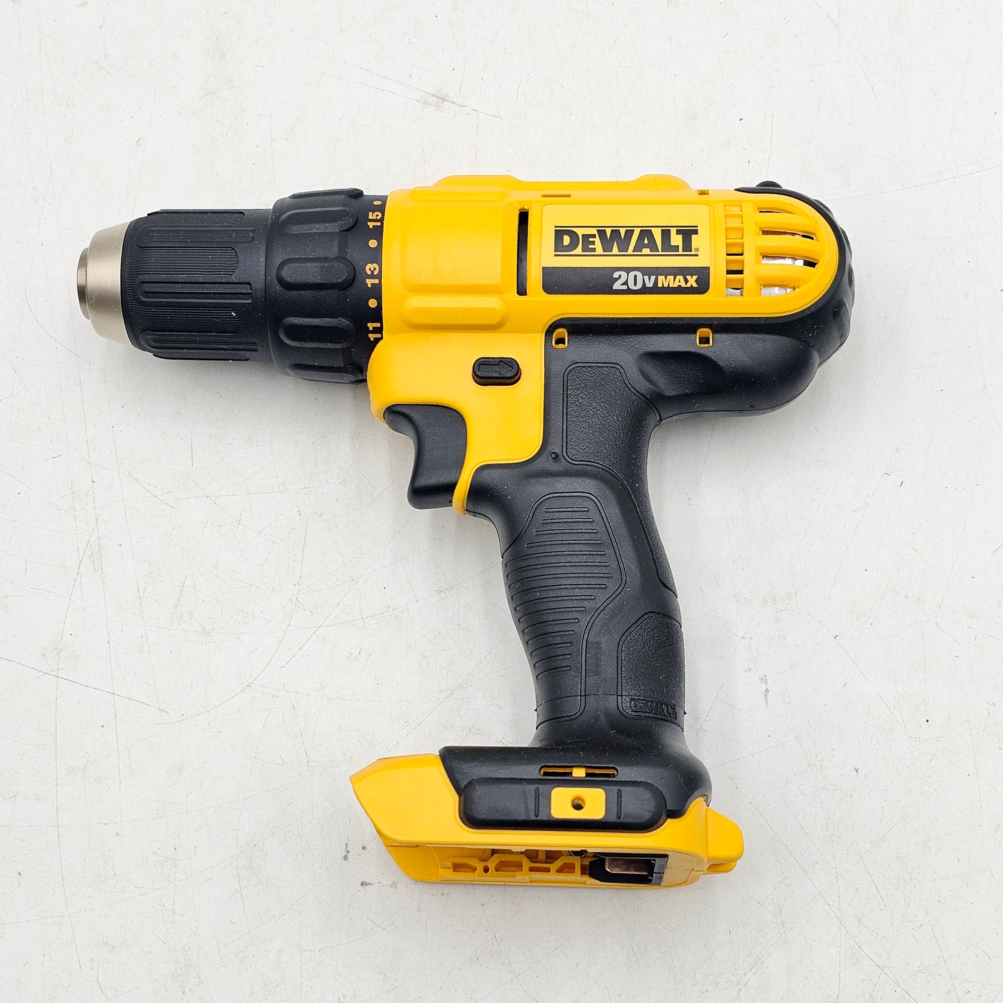 New DeWalt DCD771C2 20V MAX 1/2" (13mm) Cordless Drill Driver