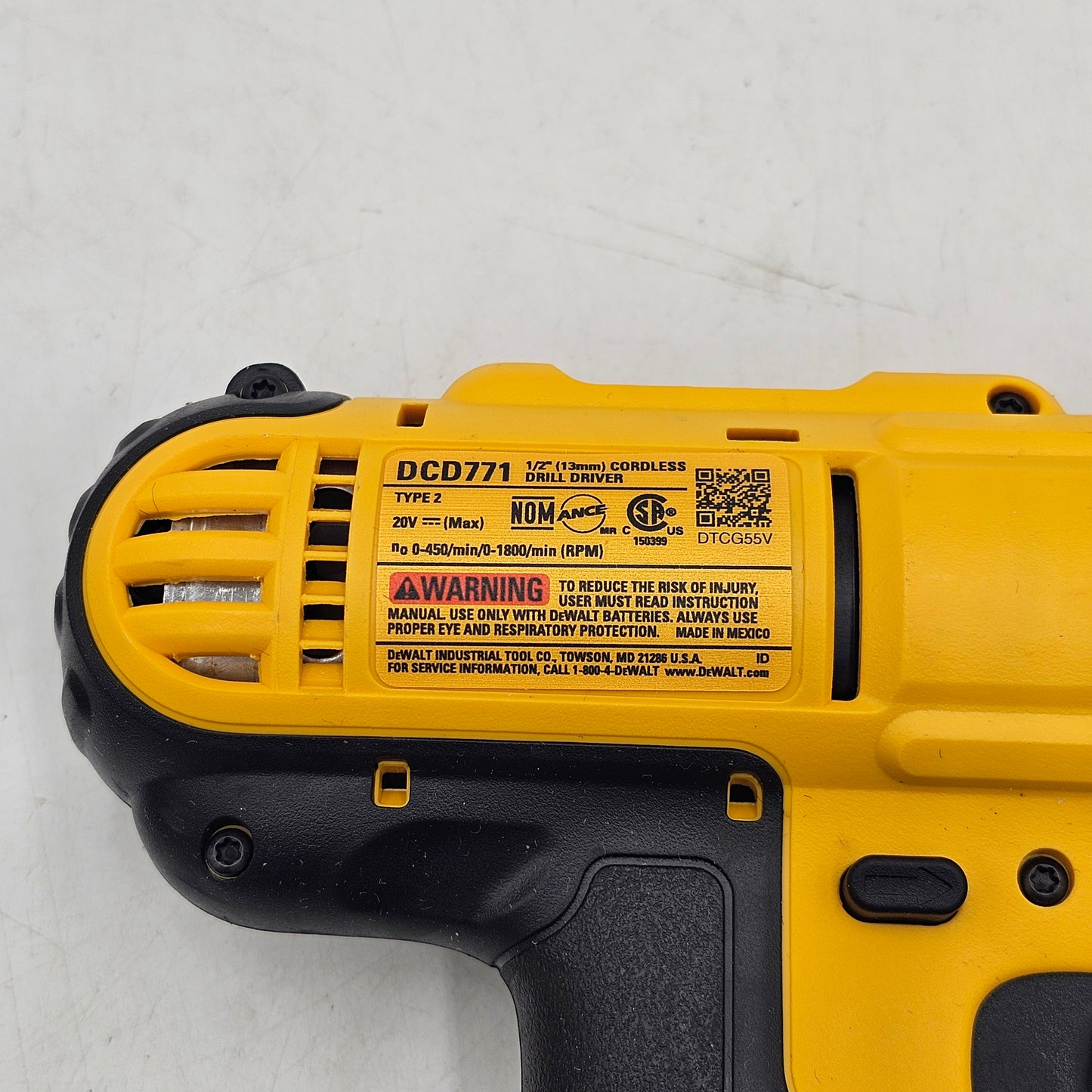 New DeWalt DCD771C2 20V MAX 1/2" (13mm) Cordless Drill Driver