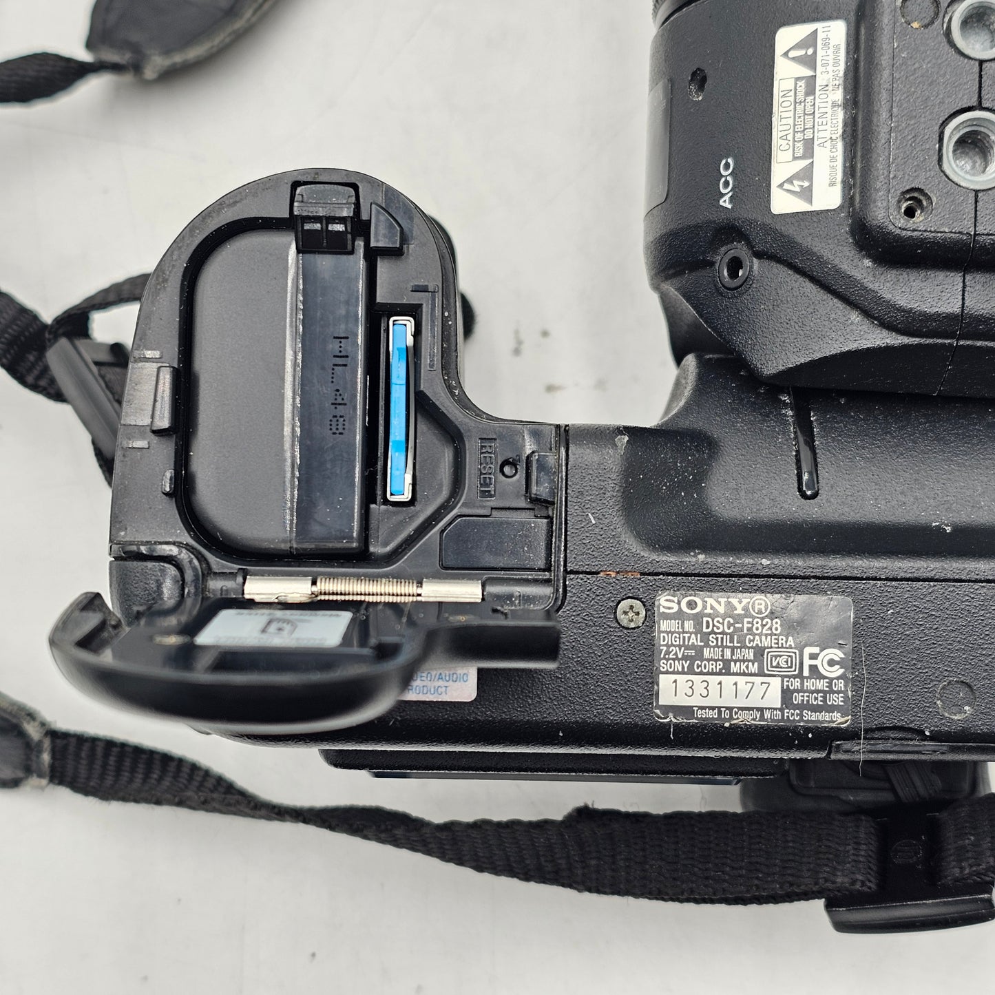 Sony DSC-F828 8.1MP Digital SLR DSLR Camera