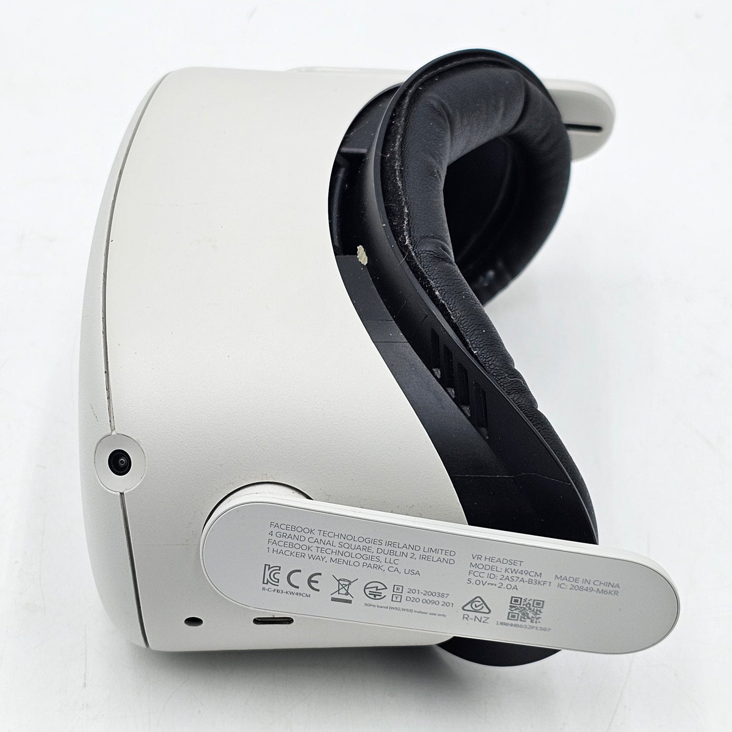 Meta Quest 2 128GB Standalone All-in-One VR Headset KW49CM