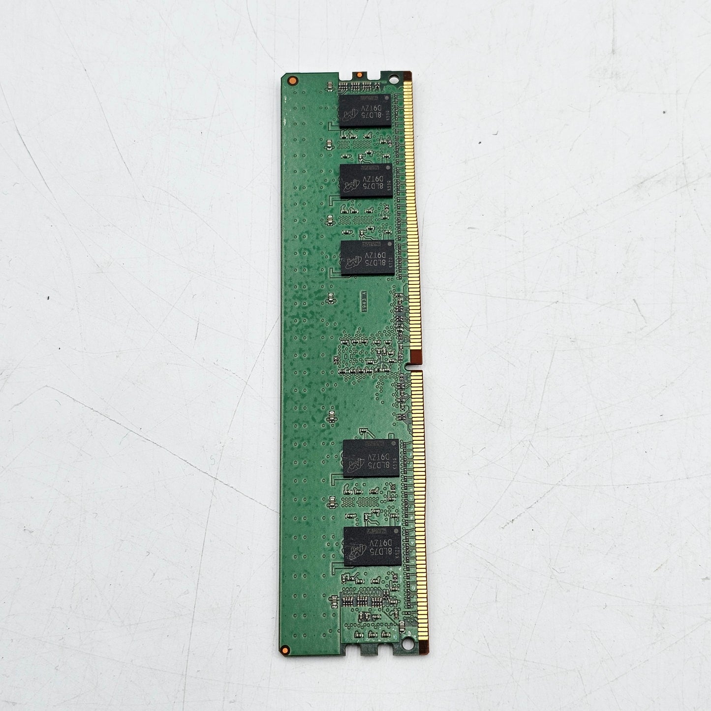 Micron MTA9ASF1G72PZ-2G6D1 825 8GB (1x8GB) RAM DDR4 2666MHz