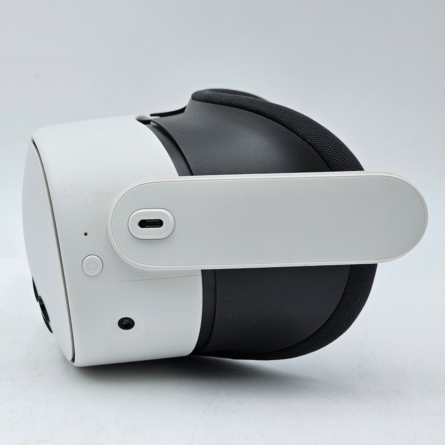Meta Quest 3S 128GB Standalone All-in-One VR Headset P97